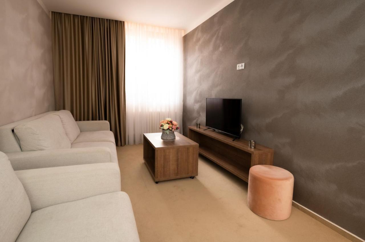 Hotel Dszsu เตรนชิอาสกี เตปลิตเซ ภายนอก รูปภาพ