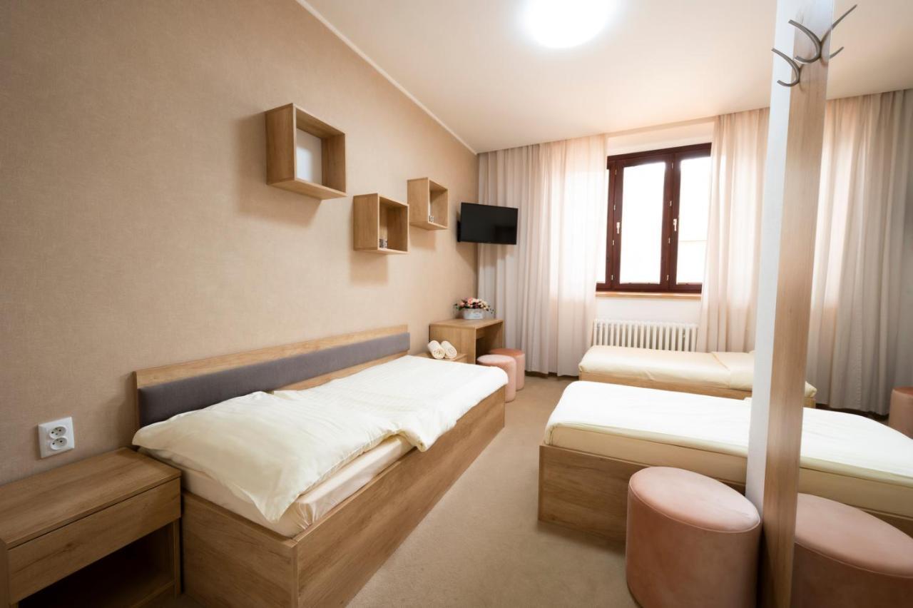 Hotel Dszsu เตรนชิอาสกี เตปลิตเซ ภายนอก รูปภาพ