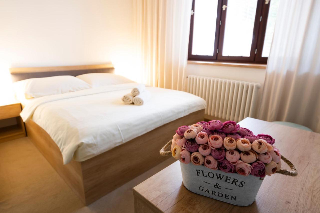 Hotel Dszsu เตรนชิอาสกี เตปลิตเซ ภายนอก รูปภาพ