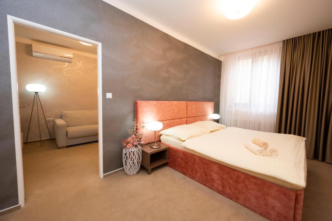 Hotel Dszsu เตรนชิอาสกี เตปลิตเซ ภายนอก รูปภาพ