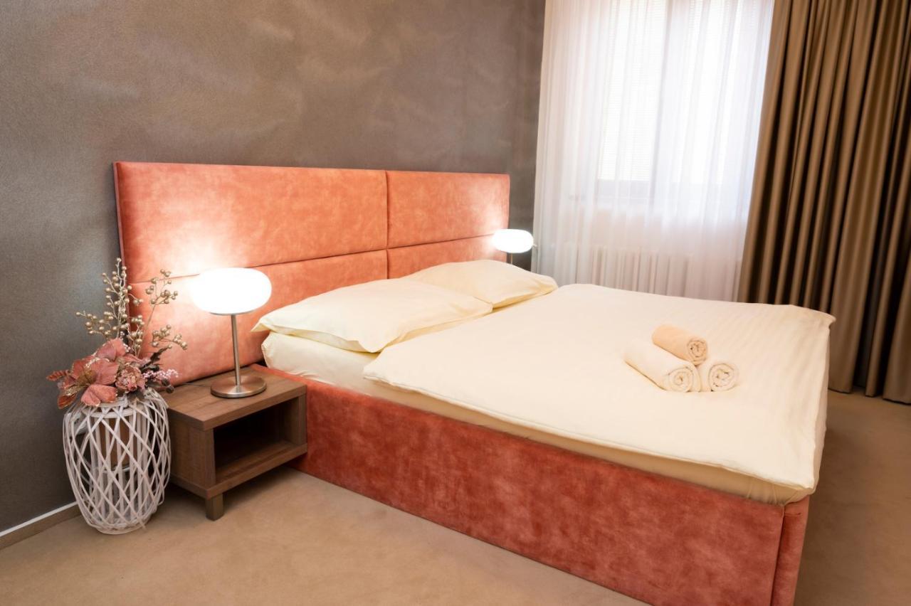 Hotel Dszsu เตรนชิอาสกี เตปลิตเซ ภายนอก รูปภาพ